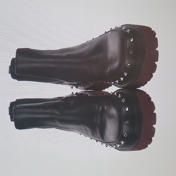 Authentic Pinko leather Studded Accent Chelsea Boots - Picture 2 of 3